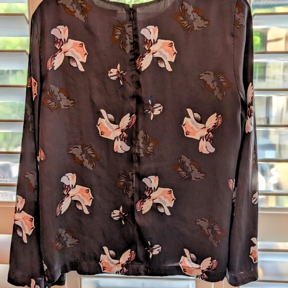 Banana Republic Grey Abigail Floral Blouse With Long Bell Sleeve - Picture 8 of 8